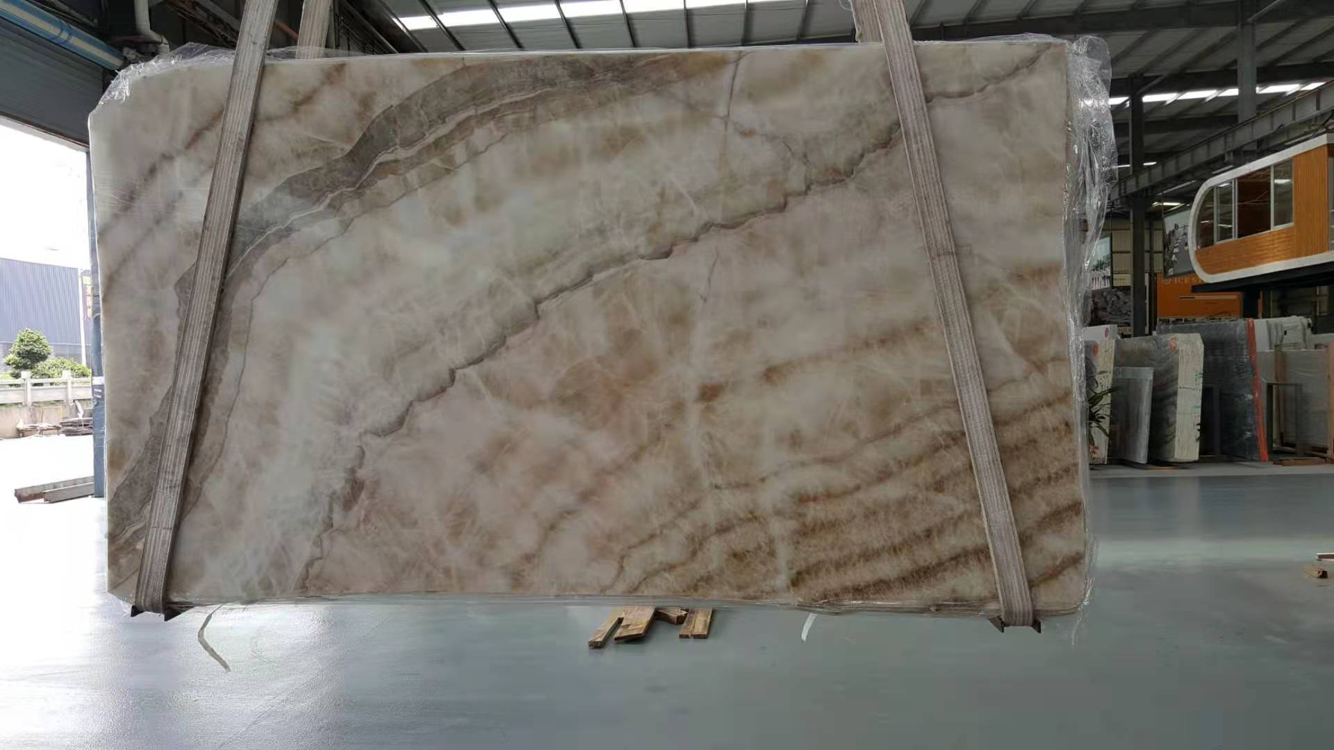Vein-cut onyx prepared for backlighting
